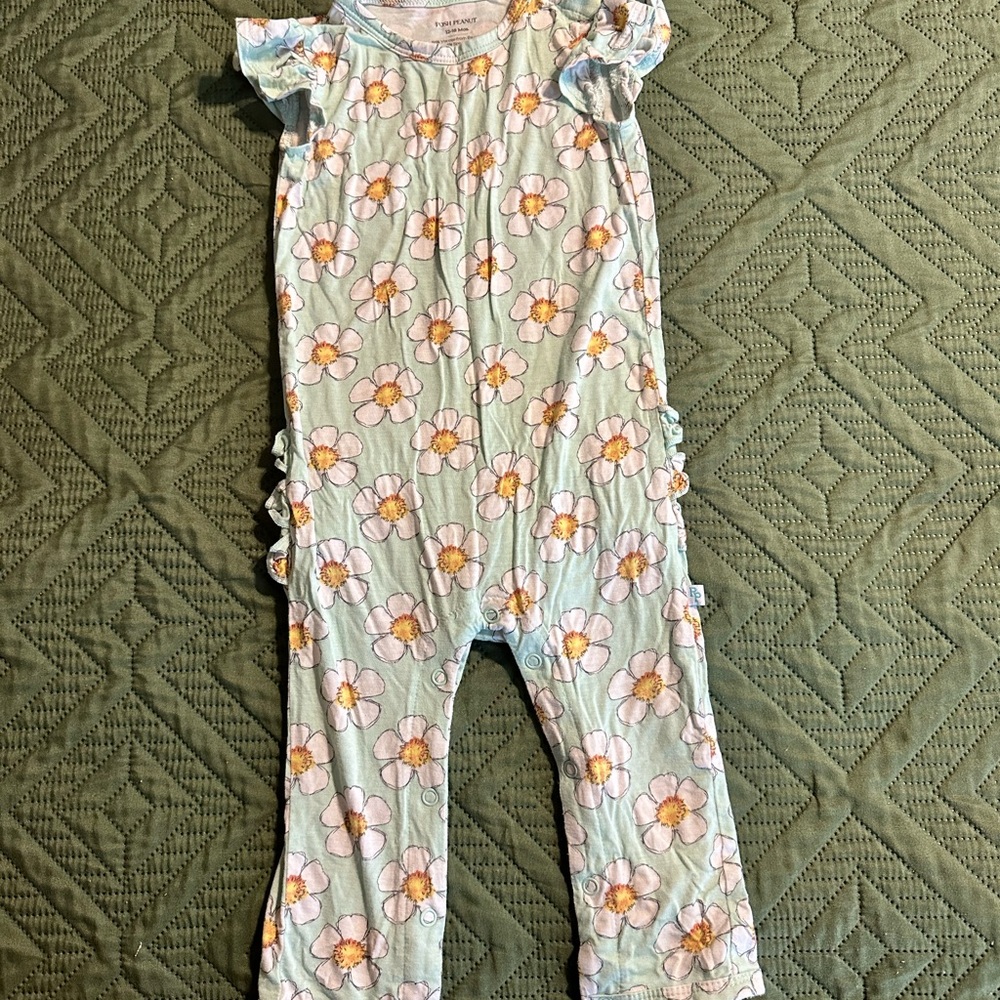 ⭐️5/$25⭐️Posh Peanut Mint and White Floral Romper